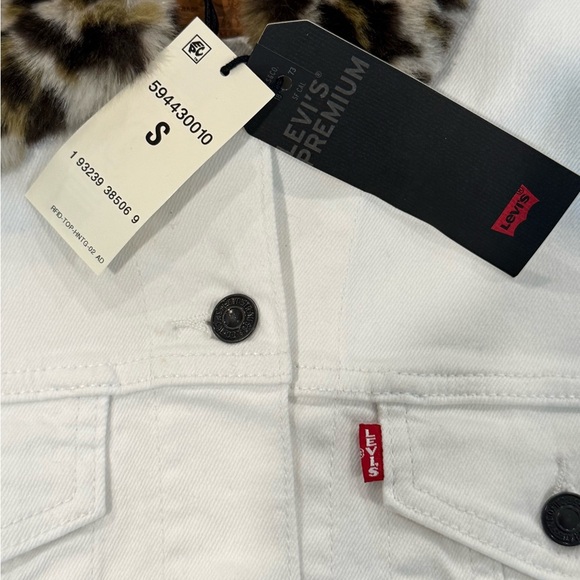 Levi's White Denim Jacket with Black Button - Picture 8 of 8